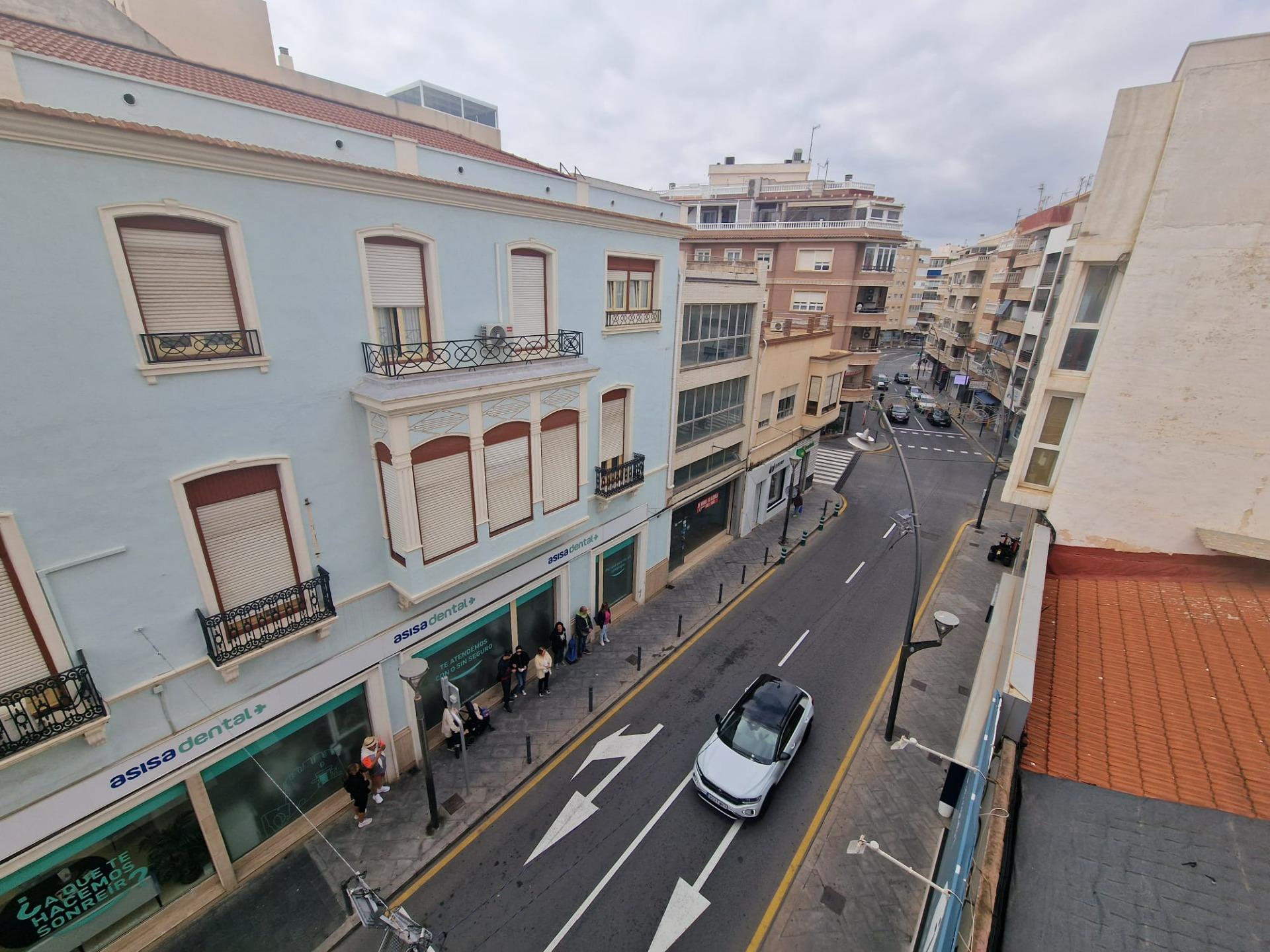 3-13-99 Apartamento muy amplio en pleno centro