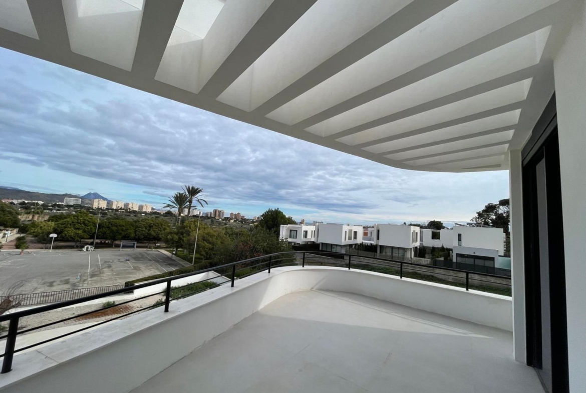 Exclusiva Vivienda Unifamiliar de Lujo en La Font – Entrega Prevista Septiembre 2025