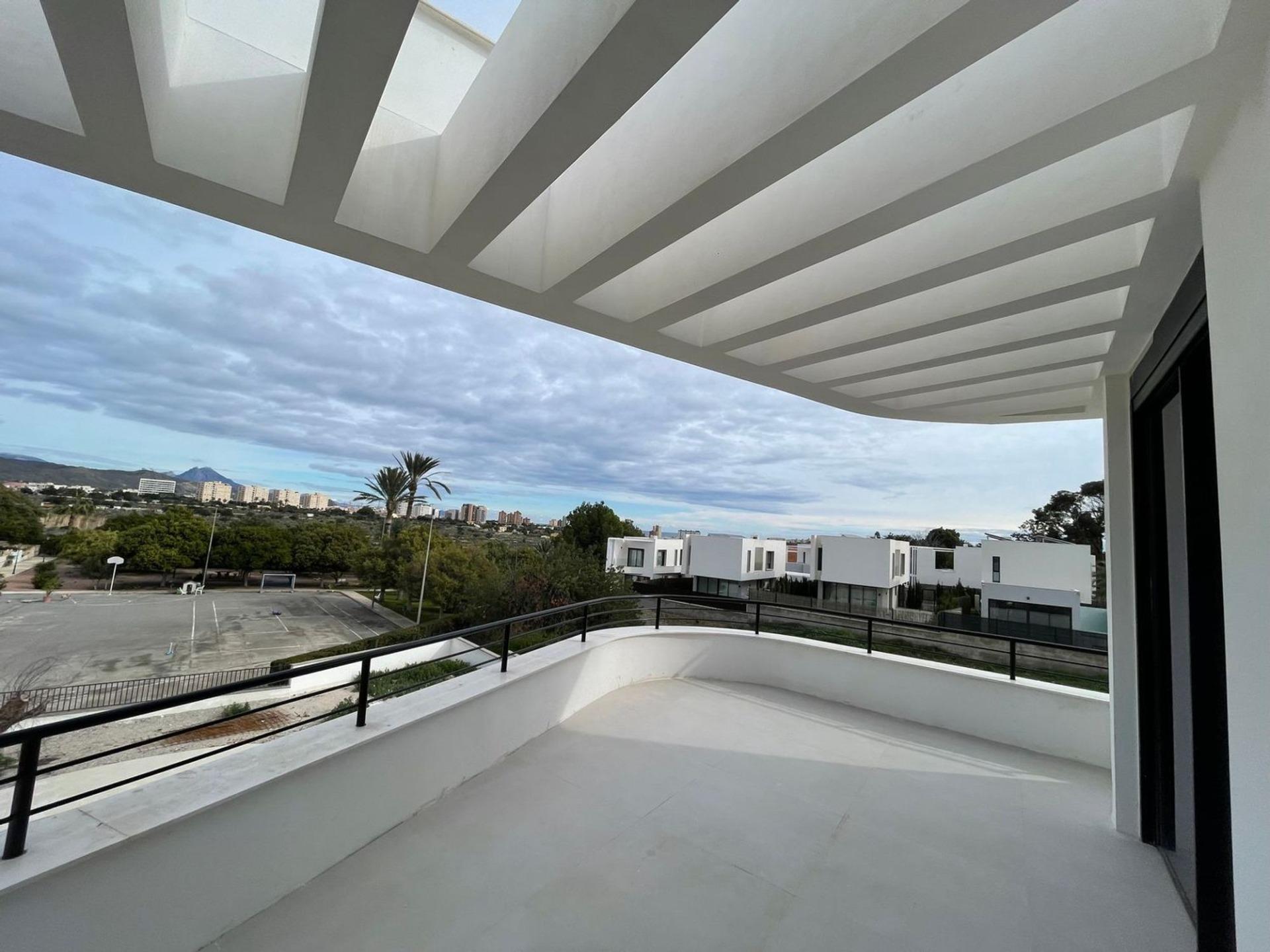 Exclusiva Vivienda Unifamiliar de Lujo en La Font – Entrega Prevista Septiembre 2025