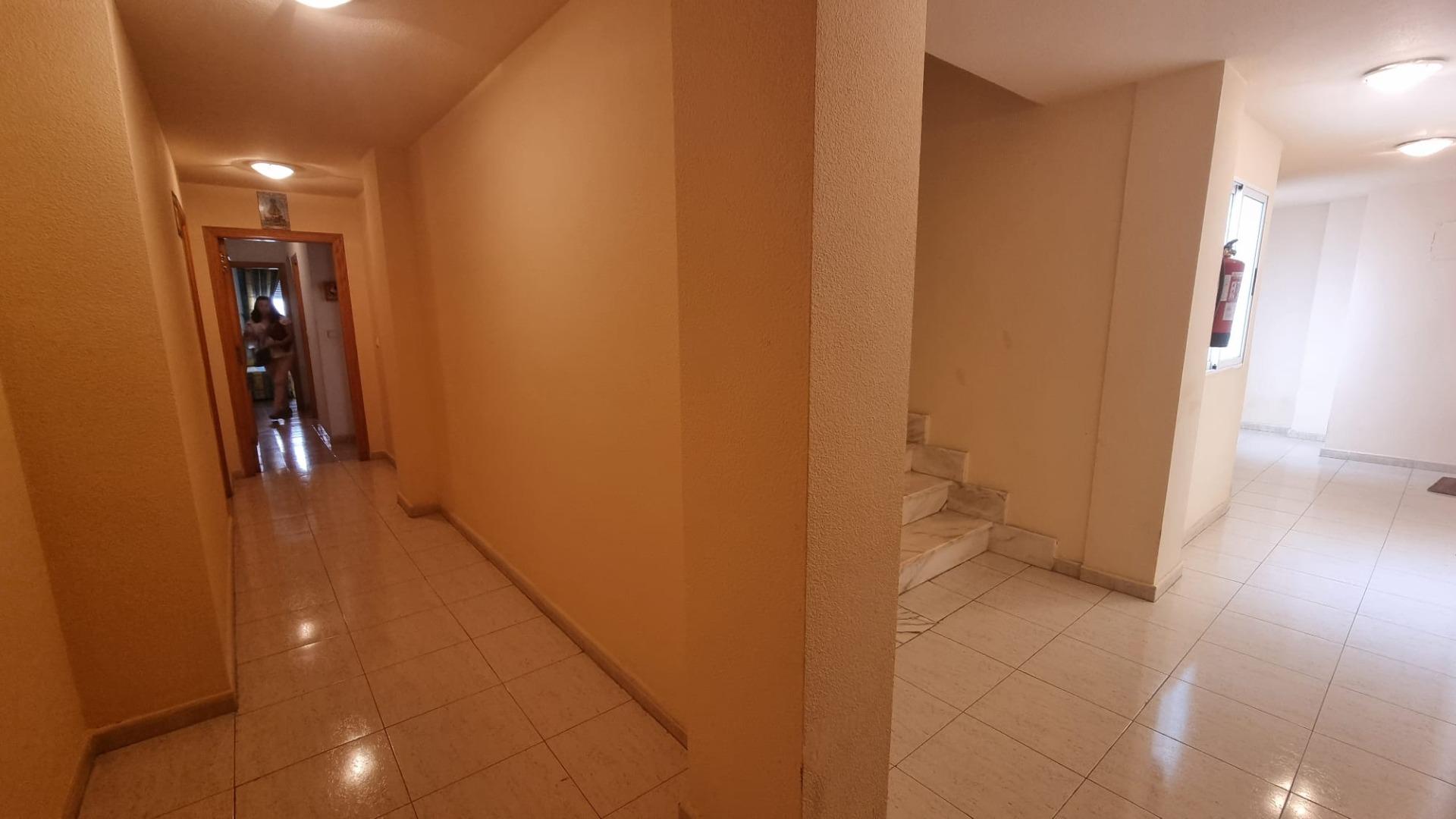 3-14-112 Apartamento semi-nuevo en la zona mas demandada de Torrevieja !