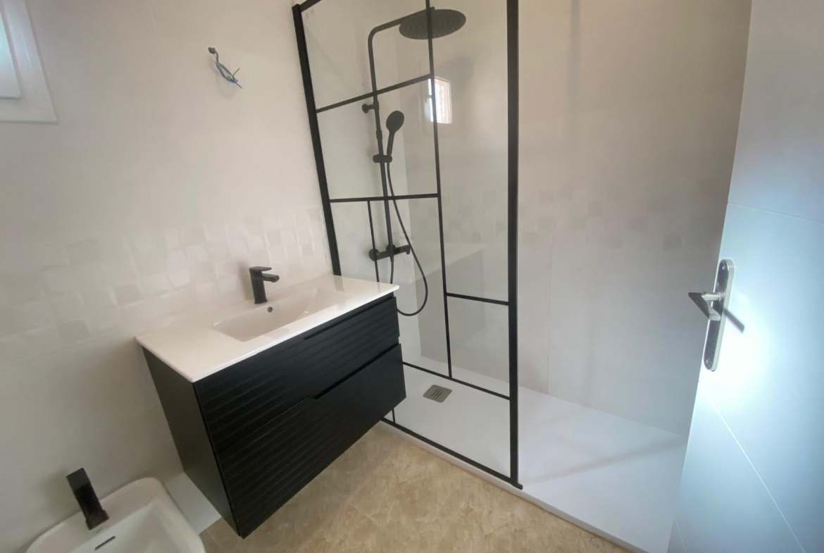 Detached chalet in Torrevieja (Torreblanca), just 300 meters from the sea.