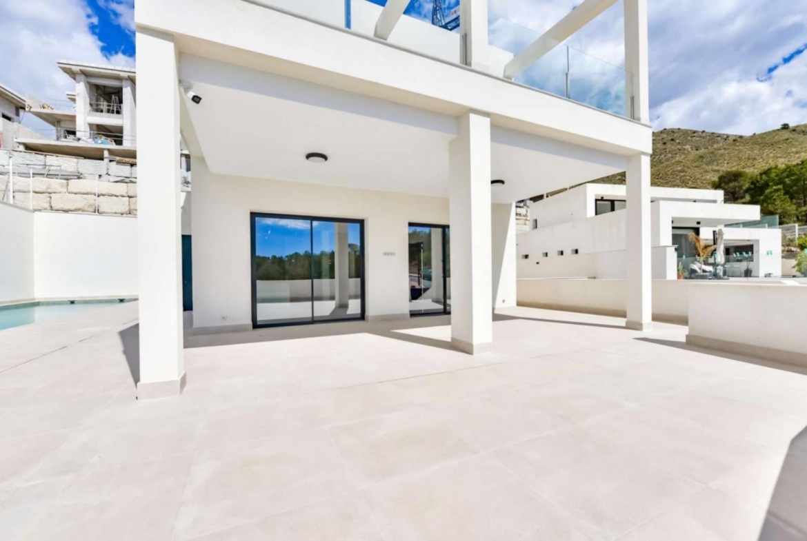 Nieuw gebouwde villa in Golf Bahía Luxe, ruimte en energie-efficiëntie