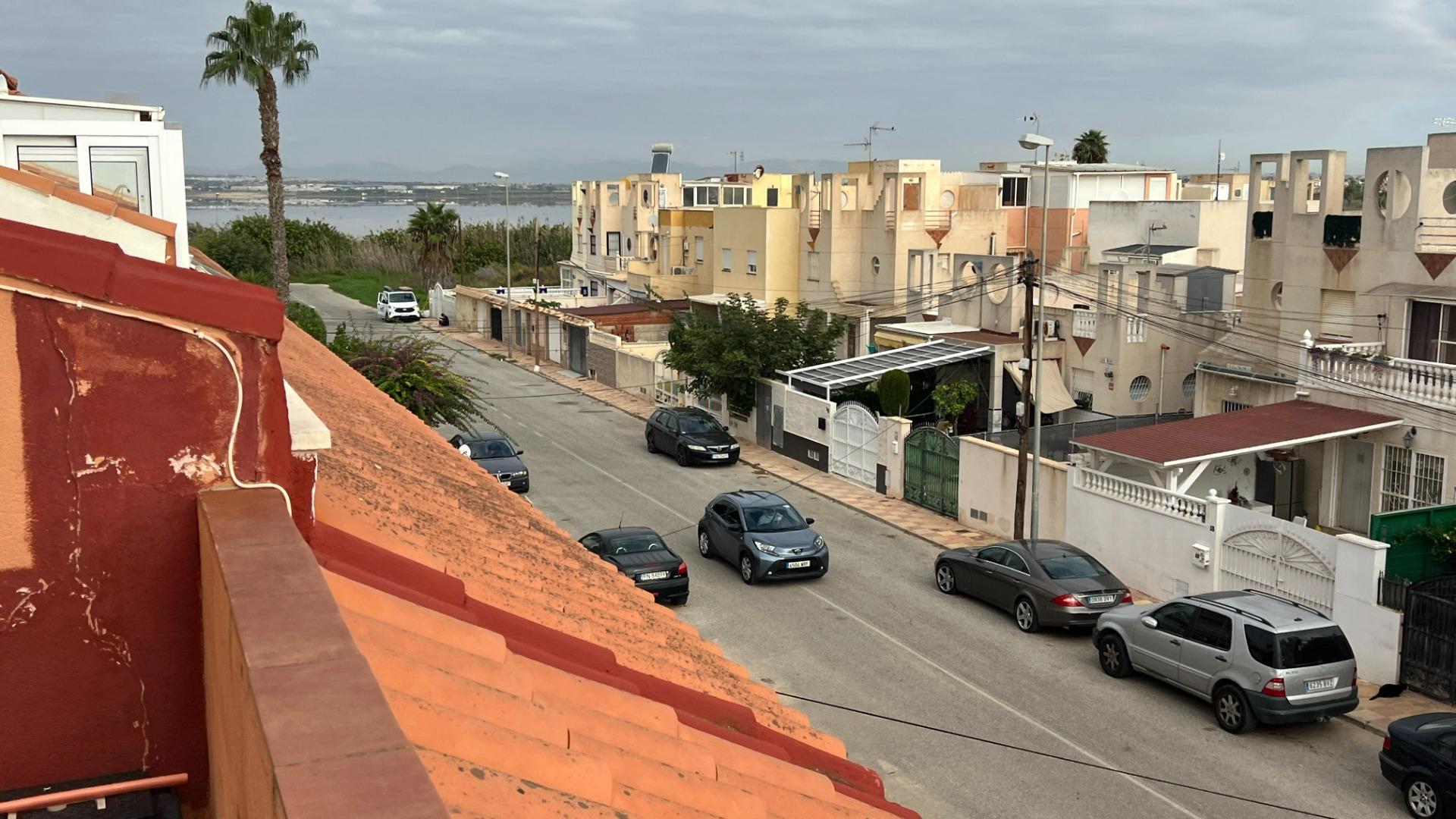 🏡 Your lakeside home with ☀️ solarium and 🌿 private garden in Torrevieja!