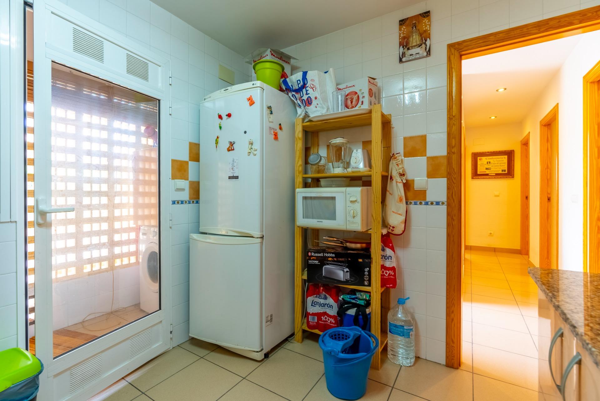 UITSTEKENDE GROND VLOER APPARTEMENT MET EIGEN PERCEEL IN 100 STAPPEN VAN DE ZEE