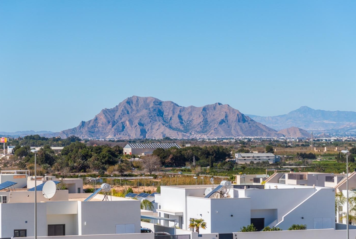 OBRA NUEVA. RESIDENCIAL PRIVADA EN BENIJOFAR. 2 DORM. 2 BAÑOS. TERRAZA 16 M2. PISCINA.