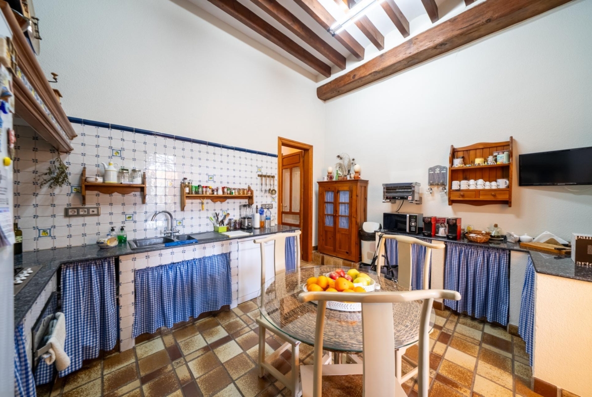 Rustic Oasis: Large House with Land All the Amenities
