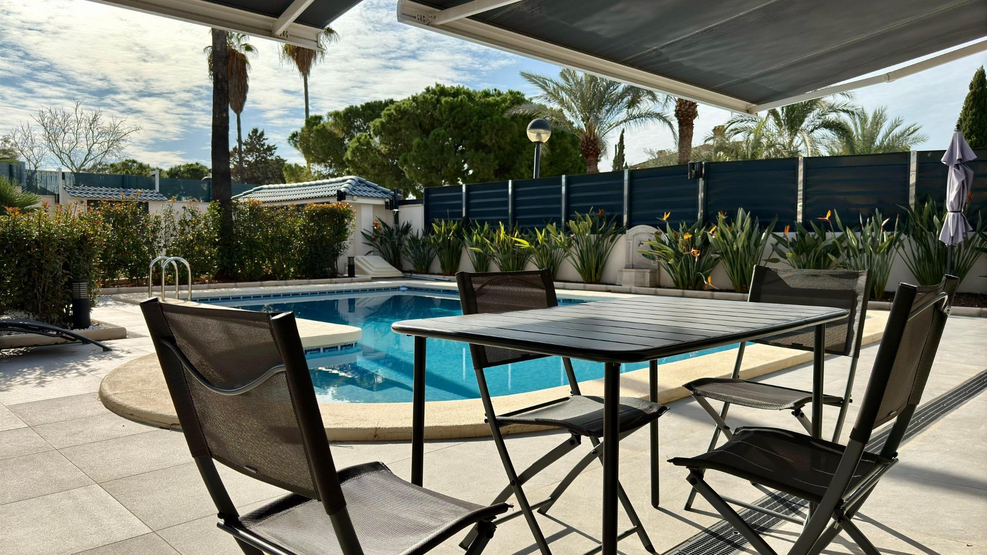 3-14-87 Detached villa with private pool and large plot