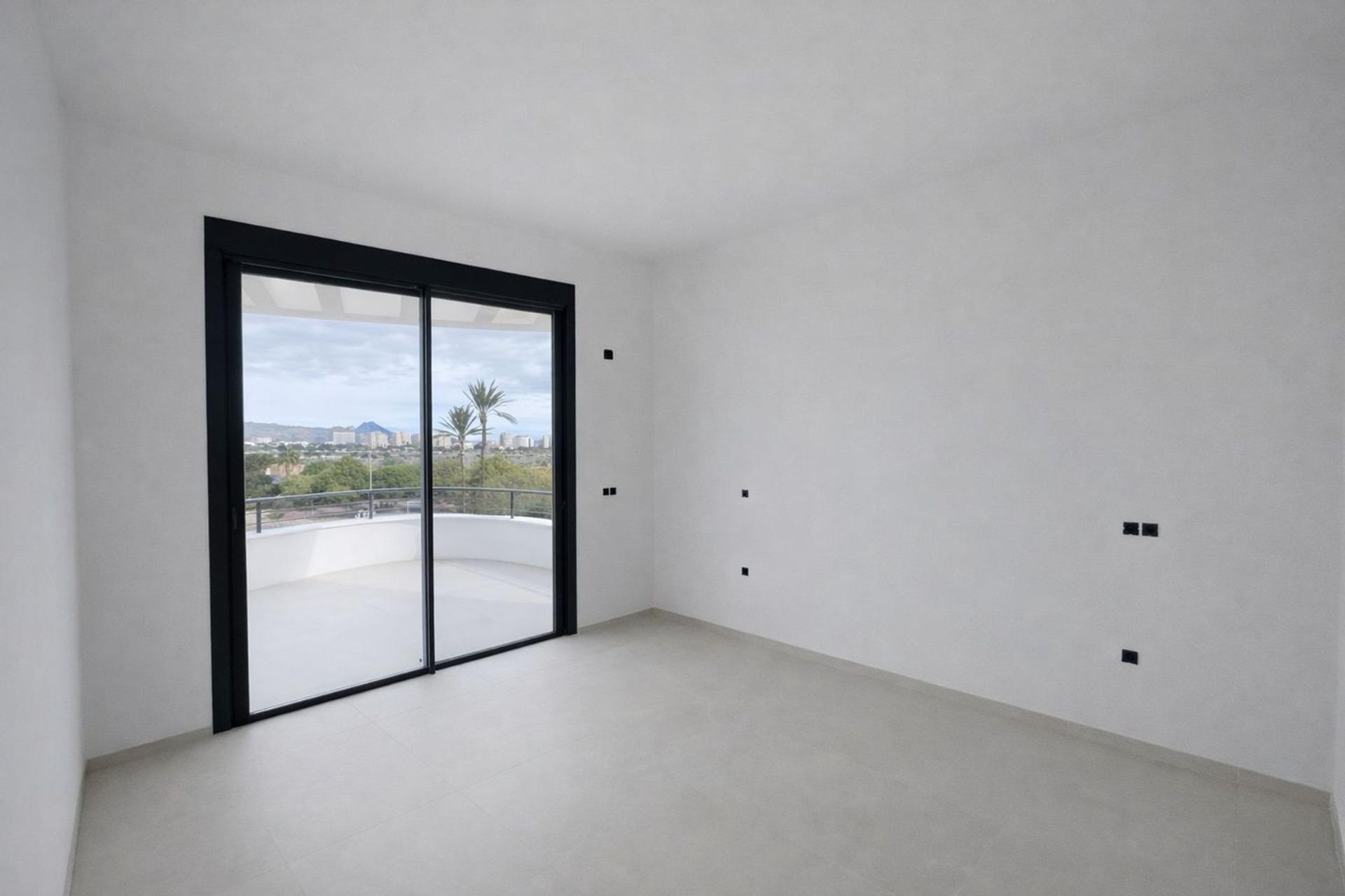 Exclusiva Vivienda Unifamiliar de Lujo en La Font – Entrega Prevista Septiembre 2025