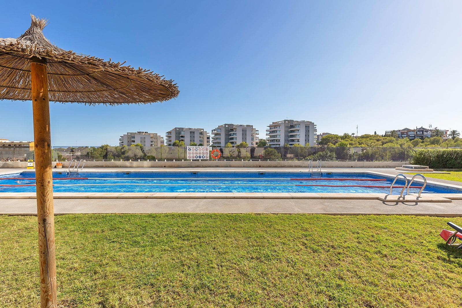 3-15-139 APARTAMENTO EN RESIDENCIAL GREEN HILS DE 2 DORM. 2 BAÑOS. PARKING INCLUIDO. PISCINA. GYM. SUPERFICIE 93 M2.