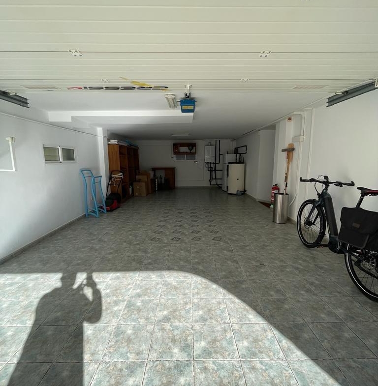 VILLA DE LUJO EN LOS BALCONES CON 950 M2 DE PARCELA. 5 DORM. 3 BAÑOS. PISCINA.