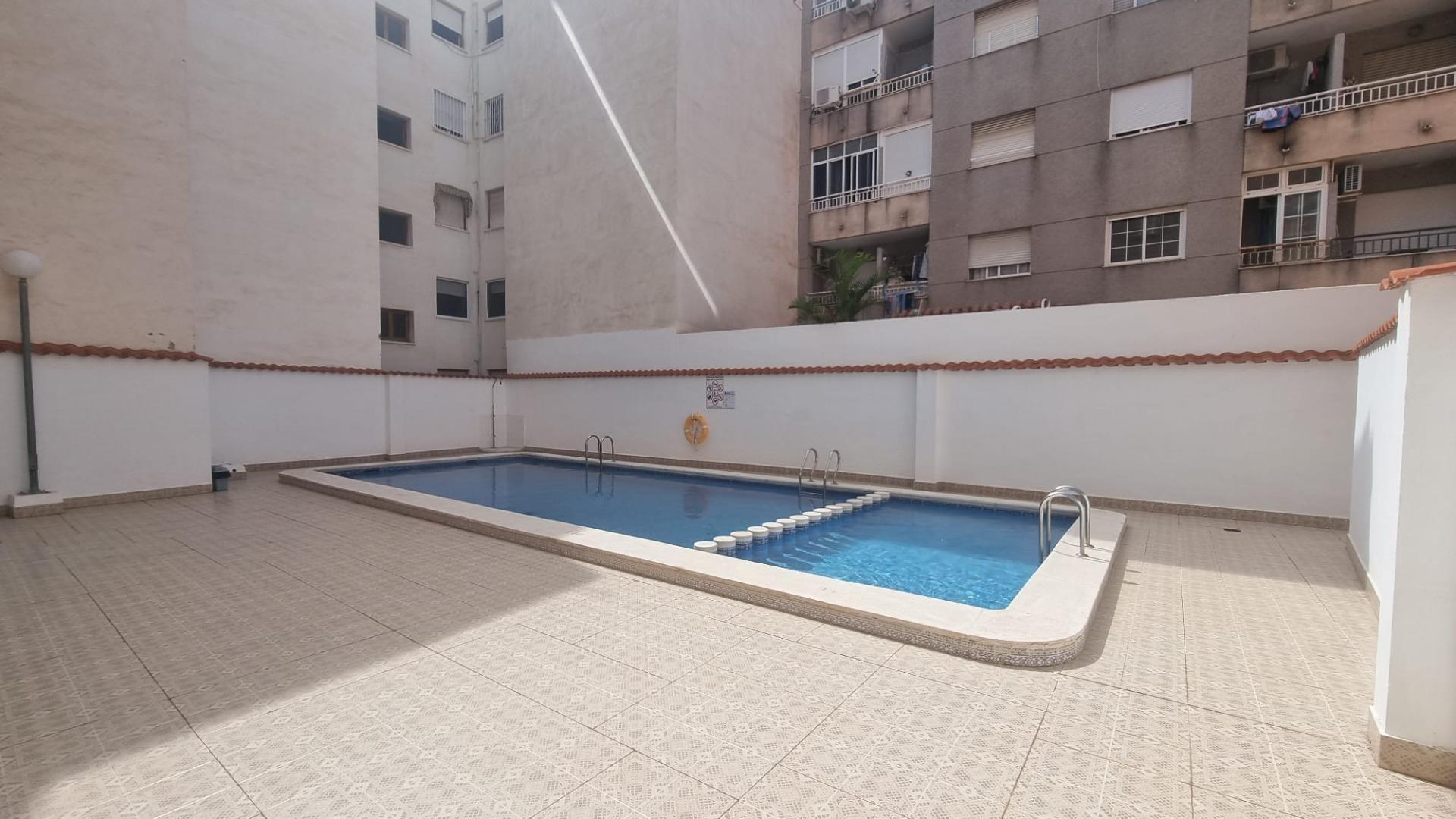 3-16-100 Apartamento semi-nuevo en la zona mas demandada de Torrevieja !
