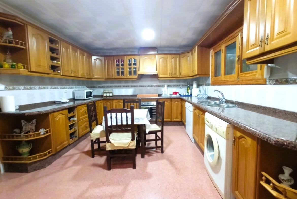 INDEPENDENT VILLA OF 500M2 – LAND OF 10,000M2 NEXT TO BONALBA – MUCHAMIEL