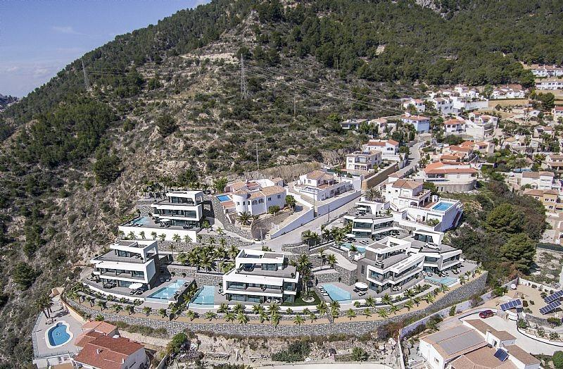 Luxury villa with private pool and sea views