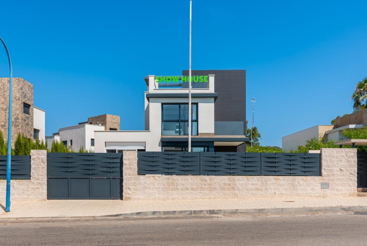 OBRA NUEVA EN LA MANGA. VILLA DE LUJO. 3 DORM. 3 BAÑOS. 440 PARCELA. PISCINA PROPIA.PLAYA A 350M