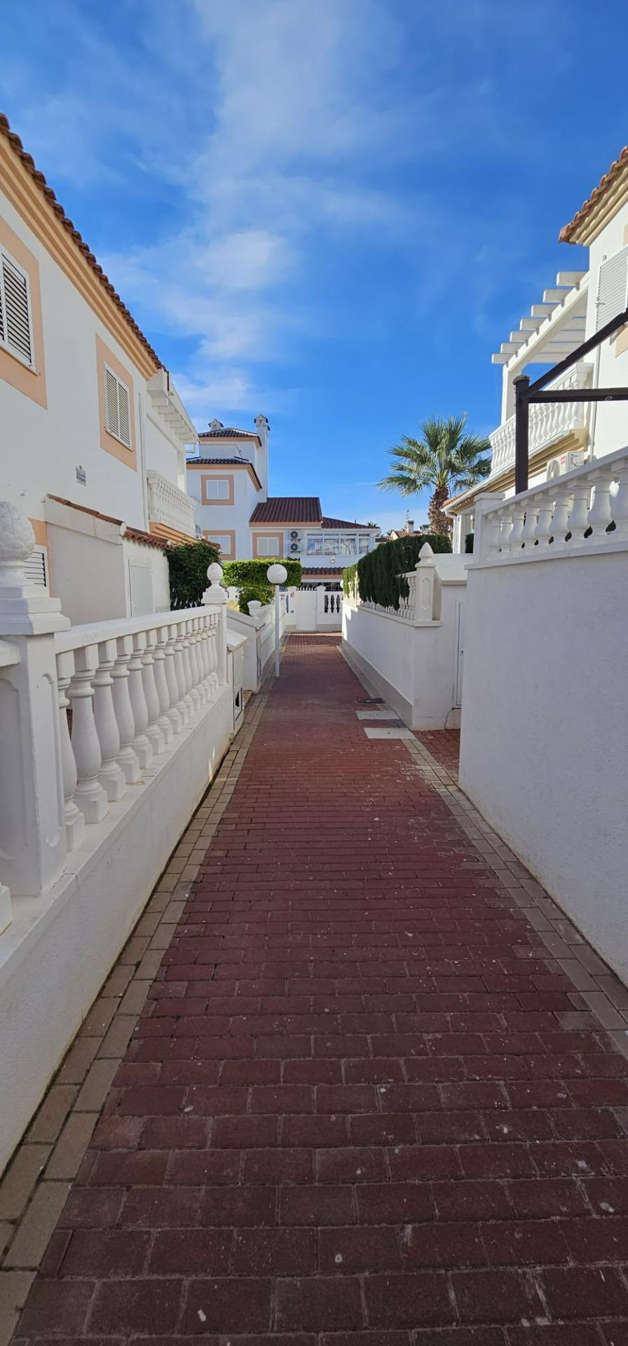 3-16-66 ORIHUELA COSTA EXCLUSIVA: ZENIAMAR 3, 4 HABS AMPLIO JARDIN PISCINA COM 320.000 EUROS!