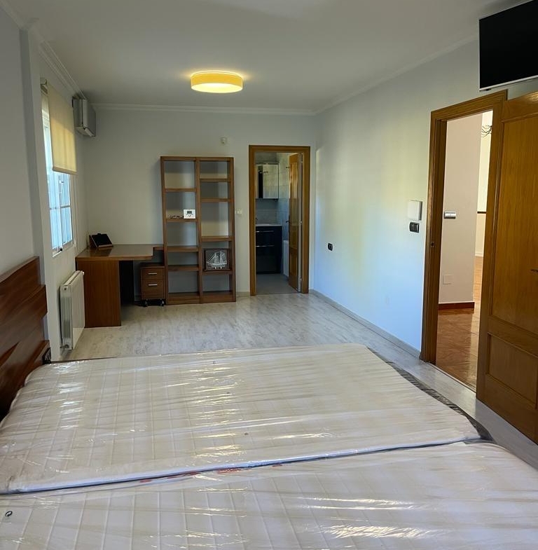 VILLA DE LUJO EN LOS BALCONES CON 950 M2 DE PARCELA. 5 DORM. 3 BAÑOS. PISCINA.