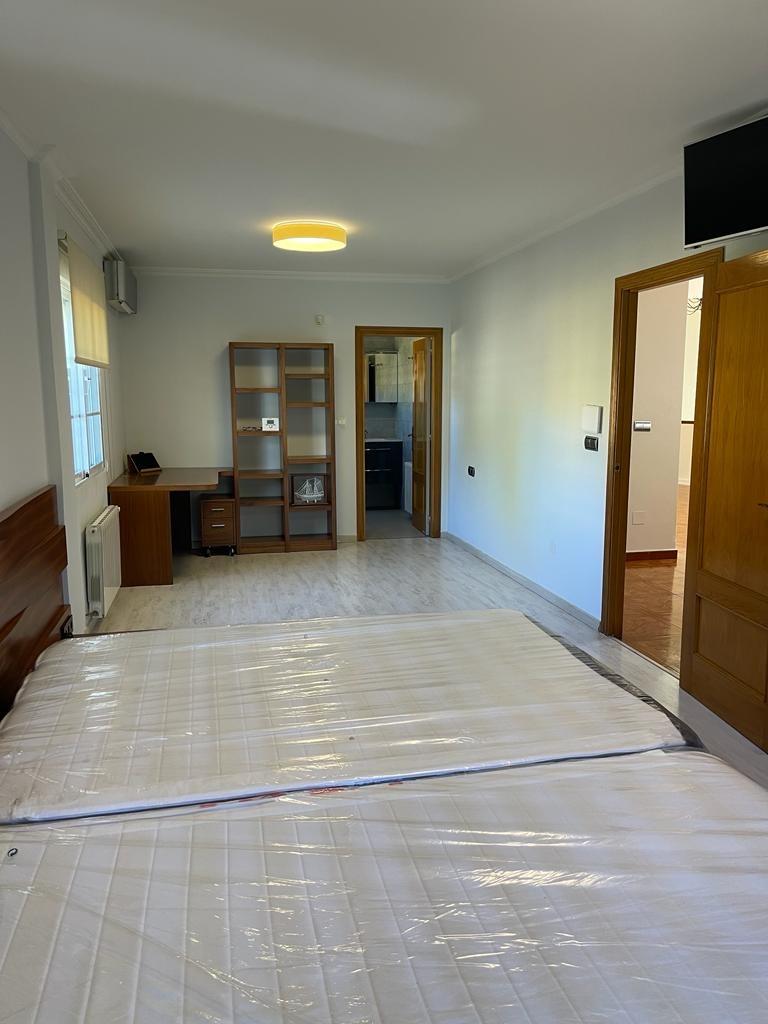 VILLA DE LUJO EN LOS BALCONES CON 950 M2 DE PARCELA. 5 DORM. 3 BAÑOS. PISCINA.