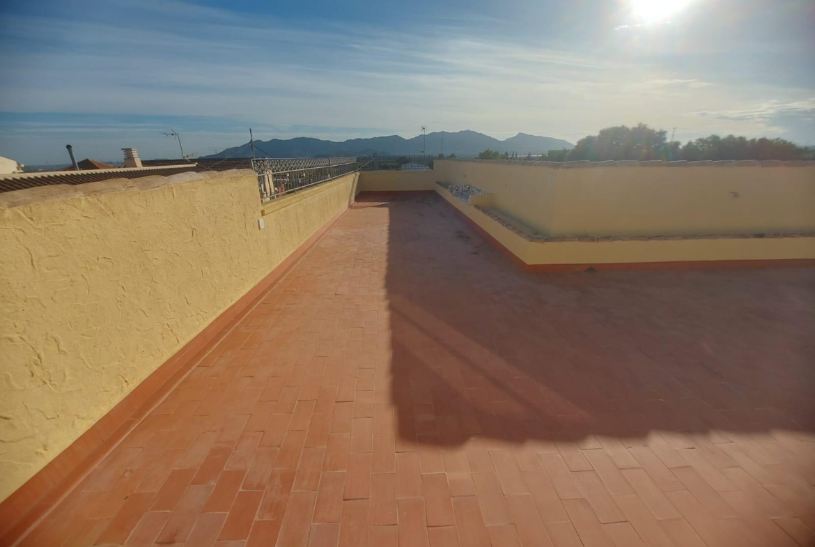 EDIFICIO EN ORIHUELA CIUDAD. 3 DORM. 2 BAÑOS. GARAJE. TRASTEROS