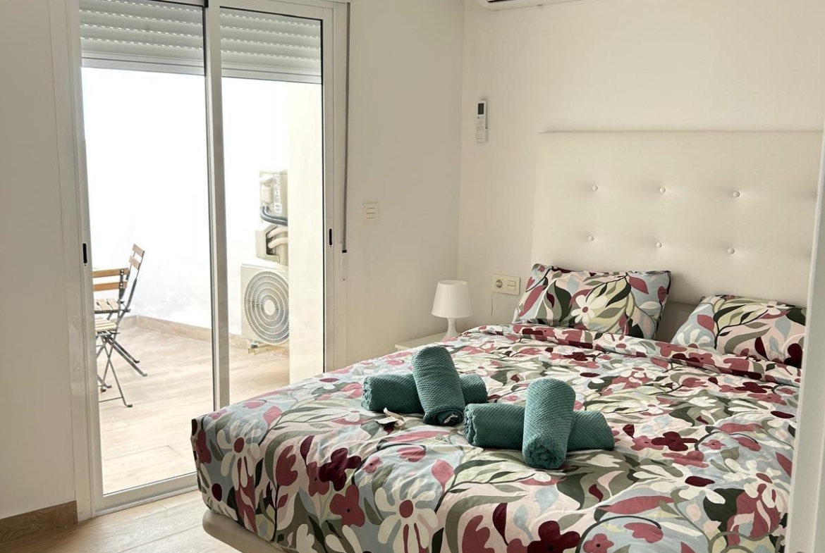 🏡✨ Townhouse in Benidorm Old Town: Charm and Comfort by the Sea 🌊🌴