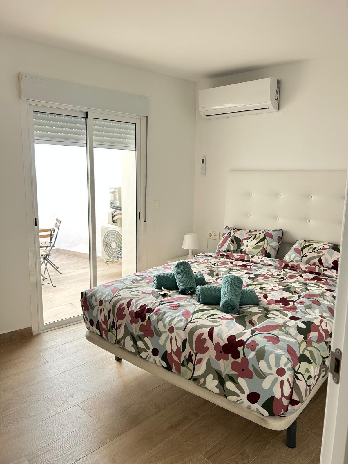 3-16-79 🏡✨ Townhouse in Benidorm Old Town: Charm and Comfort by the Sea 🌊🌴
