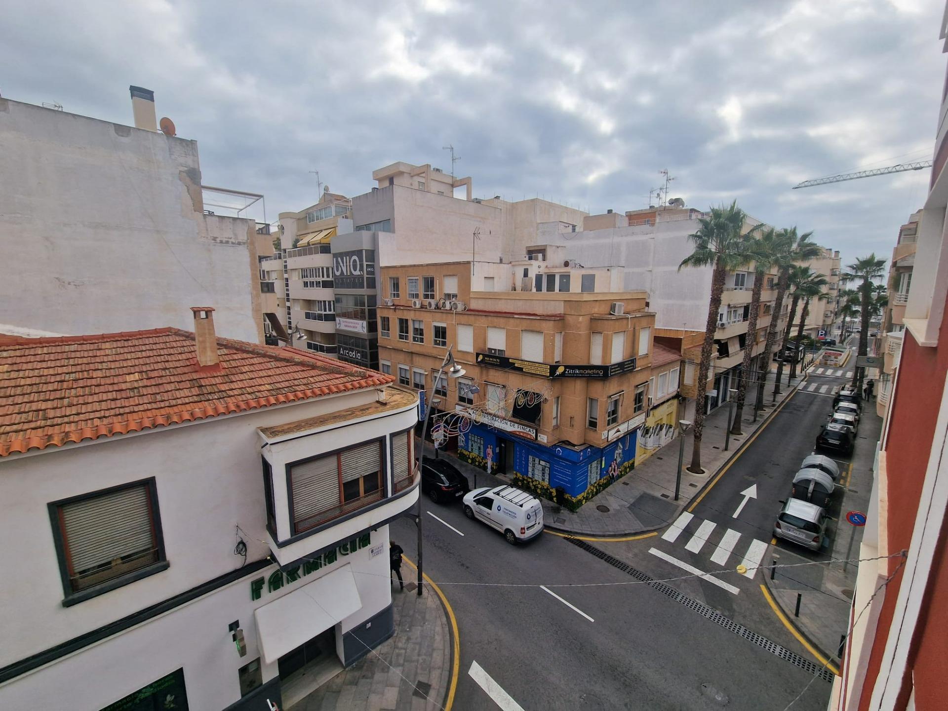 3-16-80 Apartamento muy amplio en pleno centro