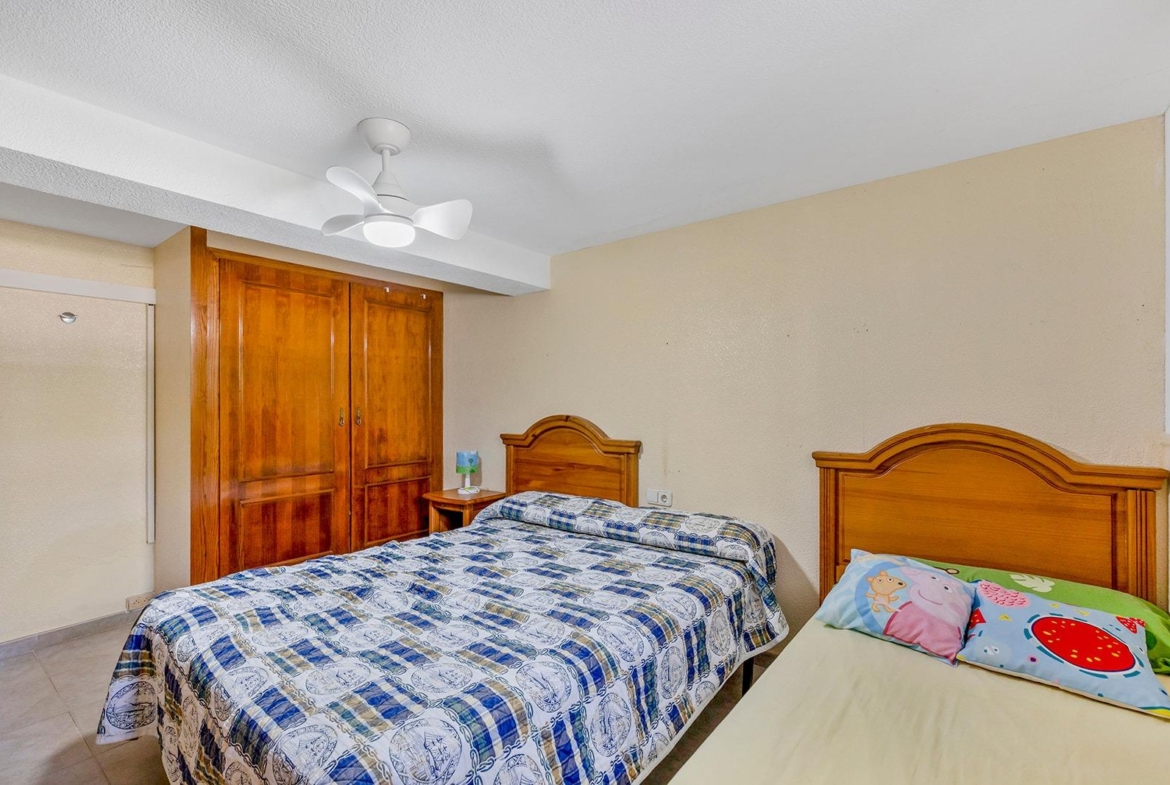 VILLA EN PUNTA PRIMA A 100 METROS DE PLAYA CON SUPERFICIE 212 M2. CON PARCELA DE 442 M2. CON PISCINA PRIVADA.