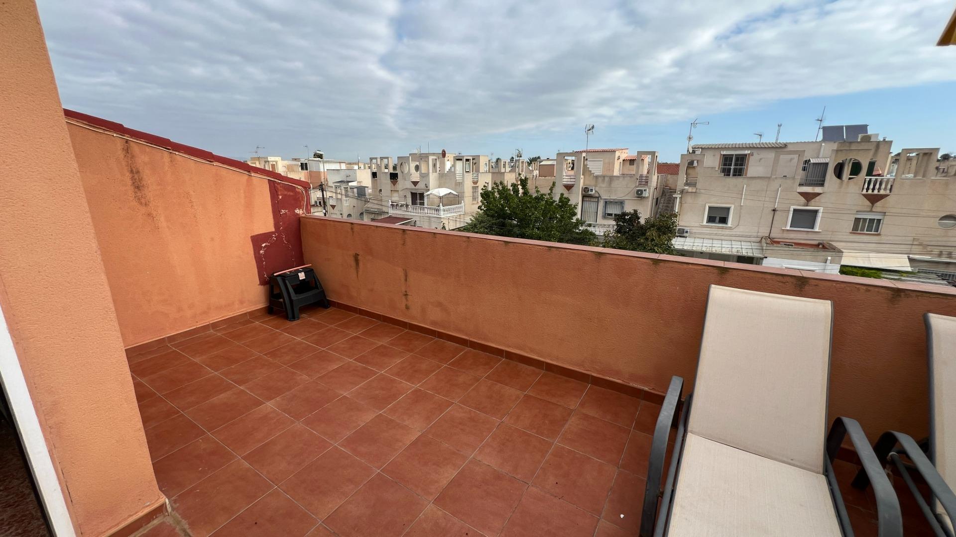 🏡 Your lakeside home with ☀️ solarium and 🌿 private garden in Torrevieja!