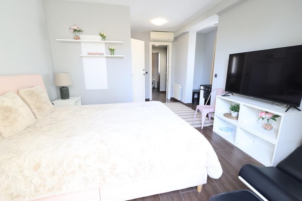 Cabo Roig Vrijstaande villa op een hoek grond van 415 m2 met twee straten