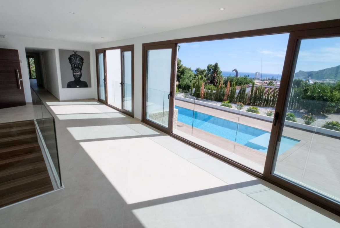 “Stunning Villa with scenic views to the sea and valle  in Altea”