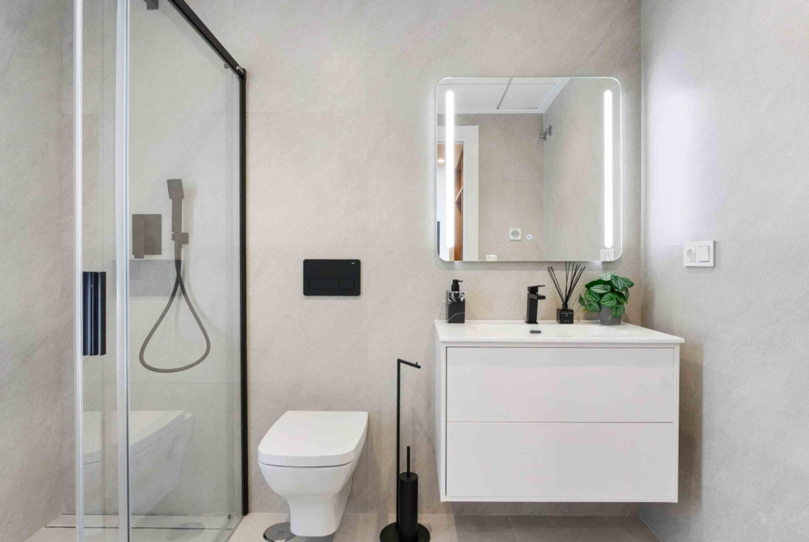 LUXURY VILLAS. NEW CONSTRUCTION. PILOT FLAT DONE.