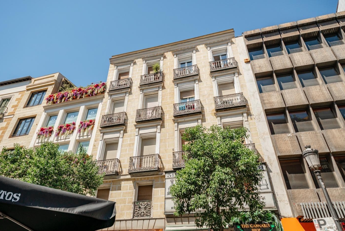 COMPLETELY RENOVATED HOUSING FOR SALE IN THE CENTRAL AREA, MADRID