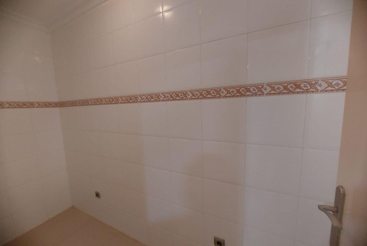 EDIFICIO EN ORIHUELA CIUDAD. 3 DORM. 2 BAÑOS. GARAJE. TRASTEROS