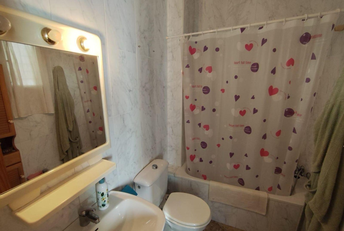 ADOSADO DE 3 DORM. 2 BAÑOS EN LOS ALCAZARES. A 500 METROS DE LA PLAYA. PARCELA. SOLARIUM.