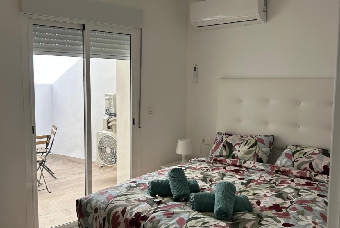 🏡✨ Townhouse in Benidorm Old Town: Charm and Comfort by the Sea 🌊🌴