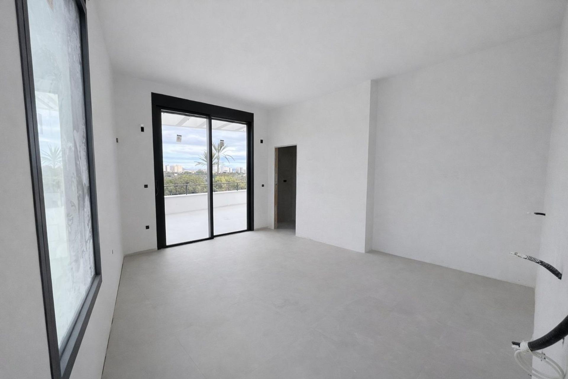 Exclusiva Vivienda Unifamiliar de Lujo en La Font – Entrega Prevista Septiembre 2025