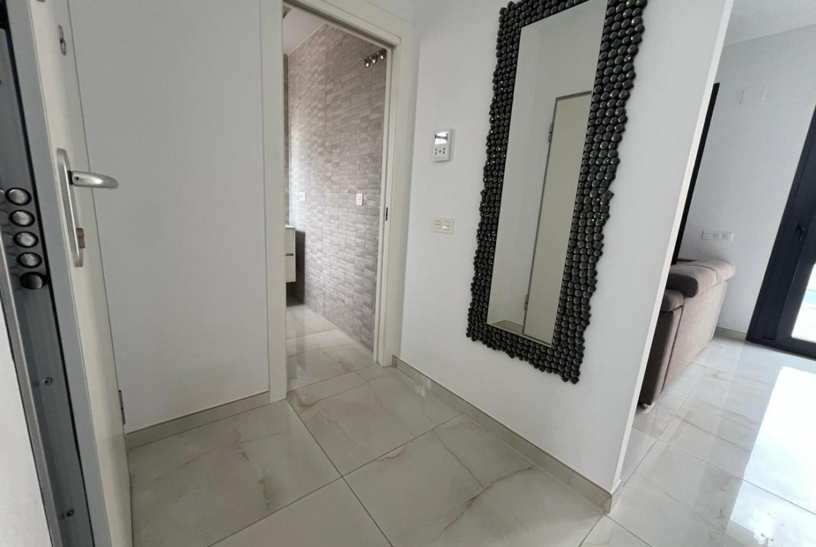 VILLA DE LUJO EN LOMAS DE CABO ROIG CON PISCINA PRIVADA Y PARCELA DE 200 M2. 3 DORM. 3 BAÑOS.