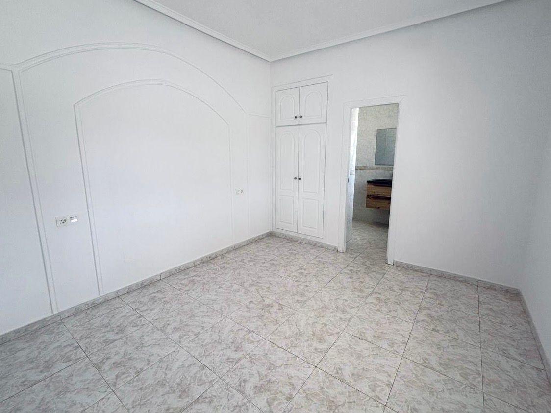 VILLA ESTILO MEDITERRANEO EN CIUDAD QUESADA CON PARCELA DE 500 M2 Y PROPIA PISCINA. 3 DORM. 2 BAÑOS. 110 M2 DE CASA.