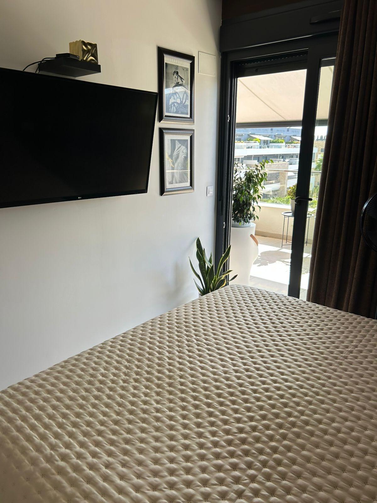 3-18-104 ÁTICO EN PLAYA FLAMENCA CON SOLARIUM PRIVADO. 2 DORM. 2 BAÑOS. 80 M2 DE SUPERFICIE. PISCINAS COMUN.