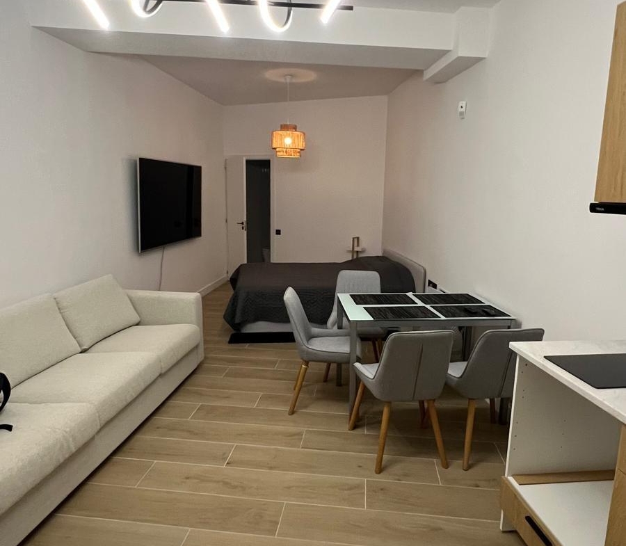 REFORMADO ESTUDIO A 300 METROS DE PLAYA LA MATA. CON SUPERFICIE 32 M2.