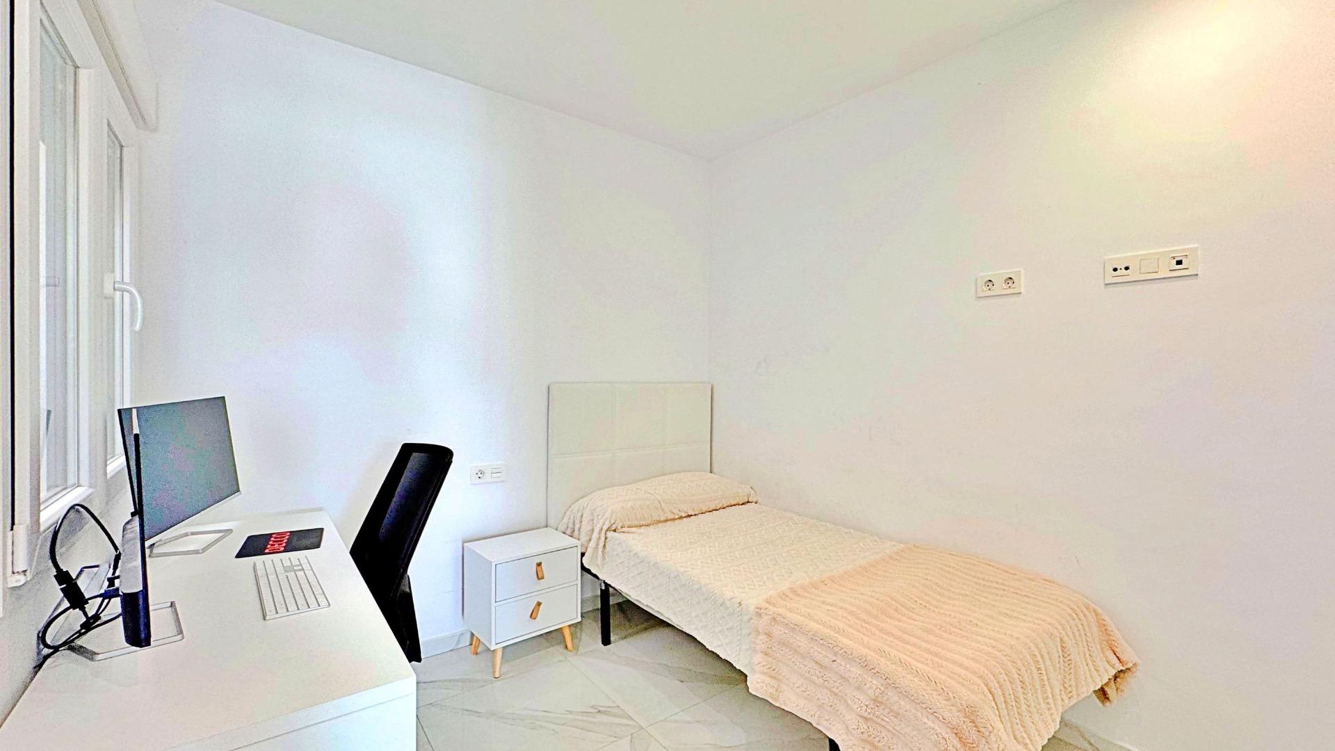 BUNGALOW EN LOS BALCONES CON ENORME SOLARIUM. 3 DORM. 3 BAÑOS. 113 M2 SUPERFICIE. PISCINA COMUNITARIA.