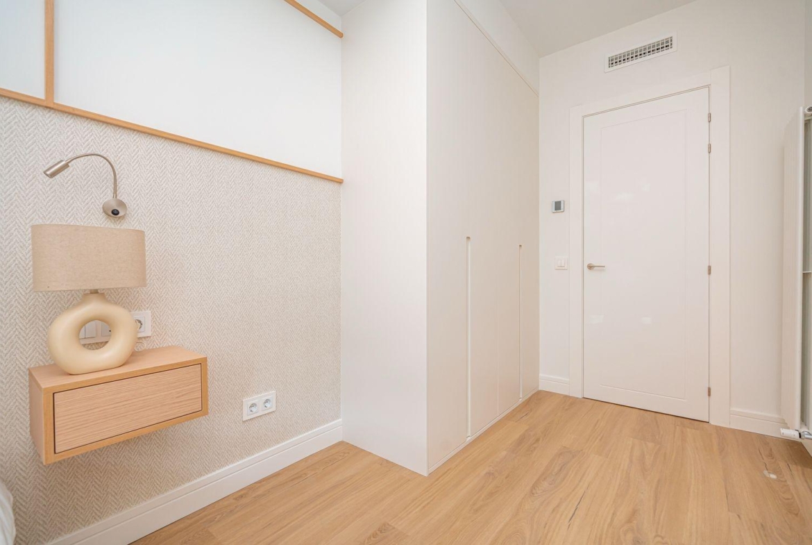 ELEGANT VOLLEDIG GERENOVEERD APPARTEMENT MET TERRAS IN ARAPILLES, MADRID