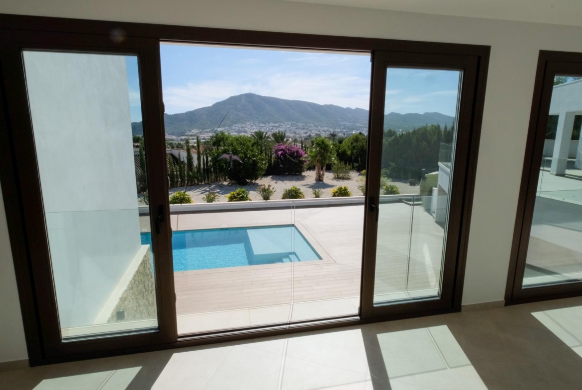“Stunning Villa with scenic views to the sea and valle  in Altea”