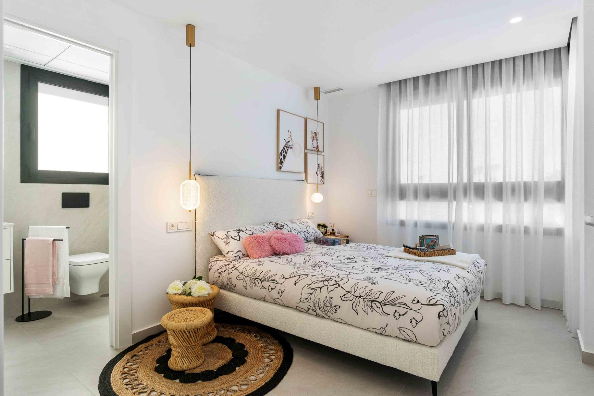 LUXURY VILLAS. NEW CONSTRUCTION. PILOT FLAT DONE.