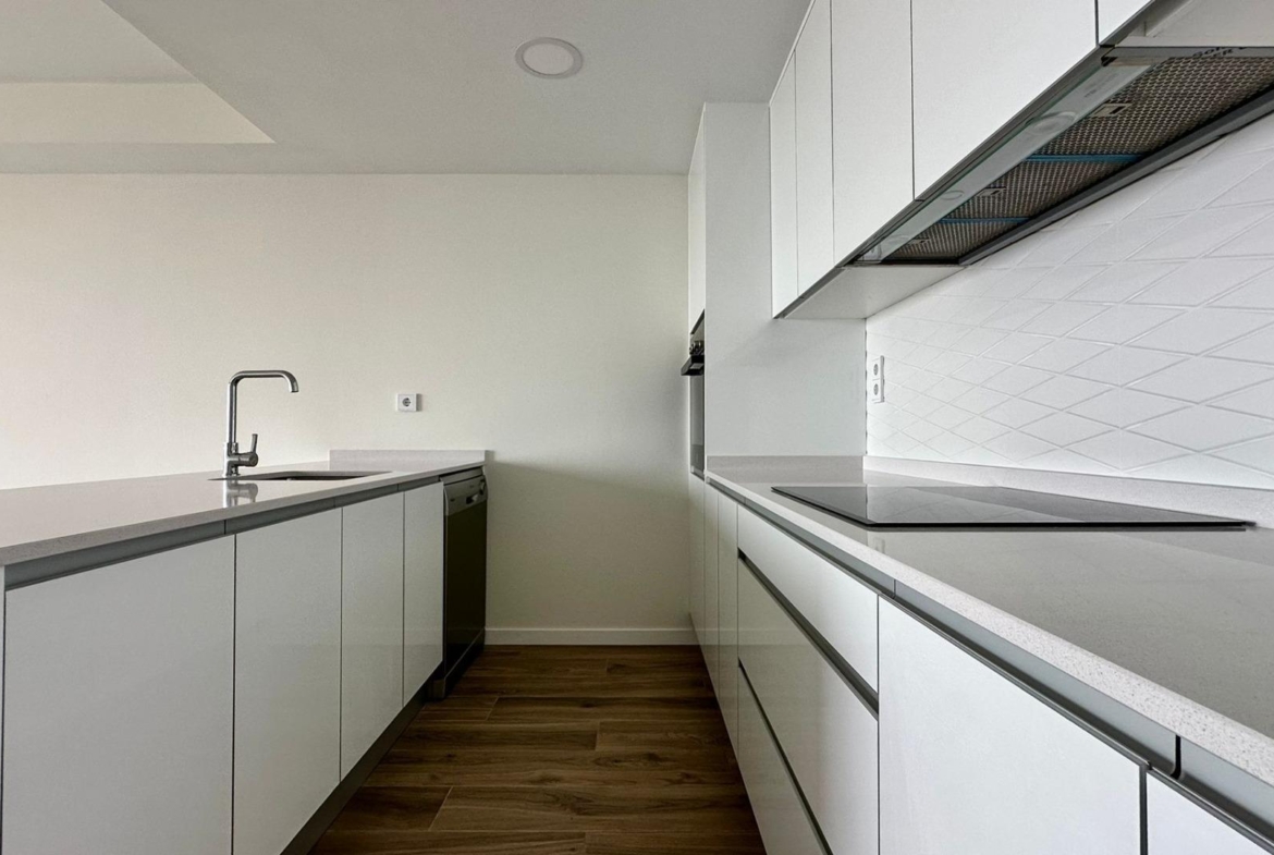 NIEUWE APPARTEMENT MET ZEEZICHTEN