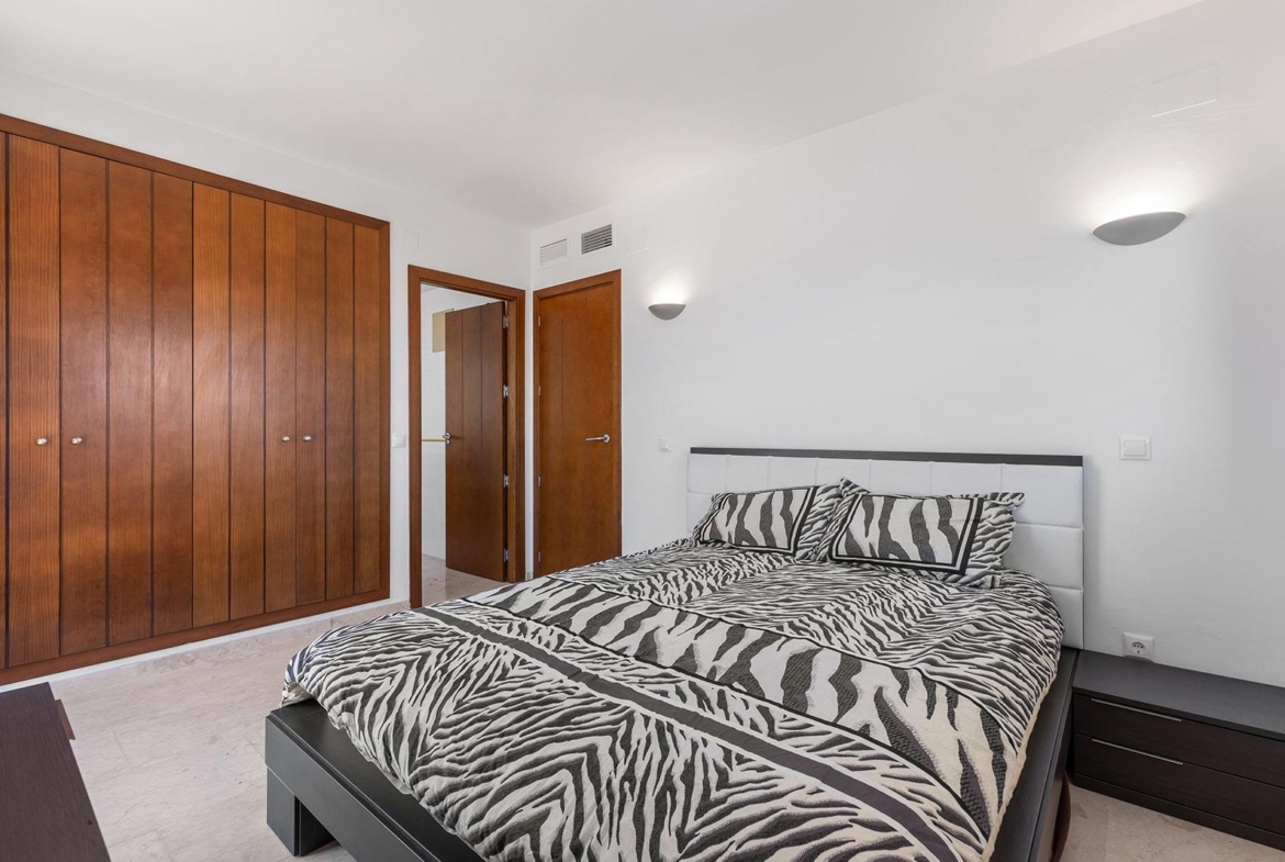 “LA RECOLETA” ATICO CON TRES TERRAZAS. GARAJE+TRASTERO. 2 DORM. 2 BAÑOS. 201 M2. PISCINAS.
