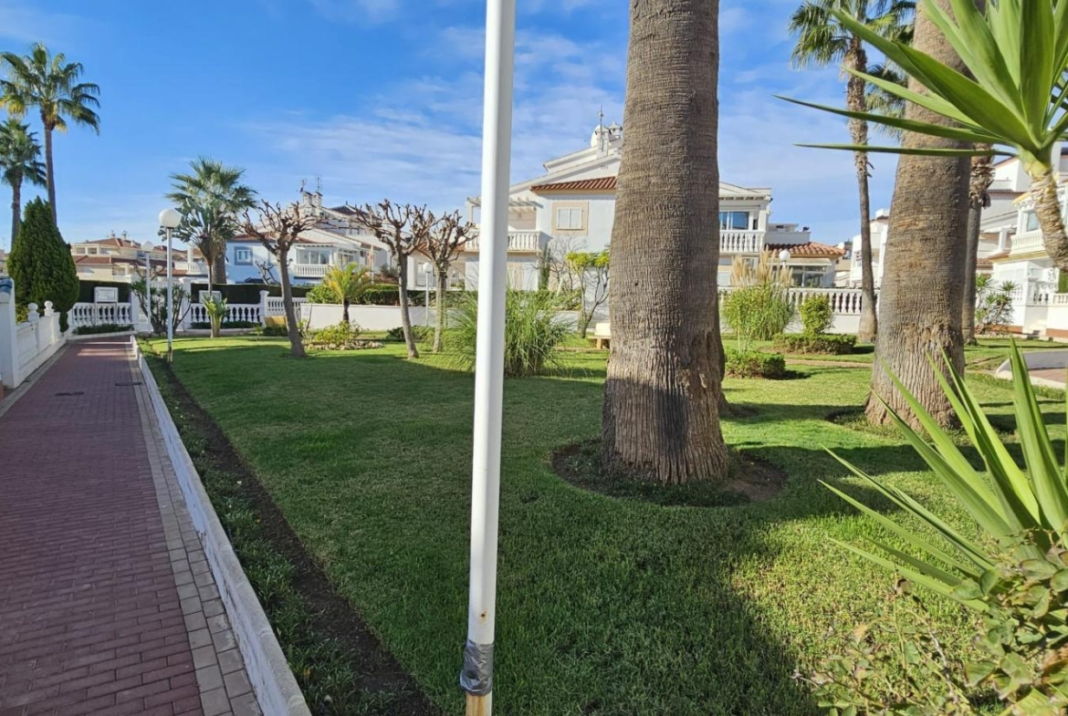 ORIHUELA COSTA EXCLUSIVA: ZENIAMAR 3, 4 HABS AMPLIO JARDIN PISCINA COM 320.000 EUROS!
