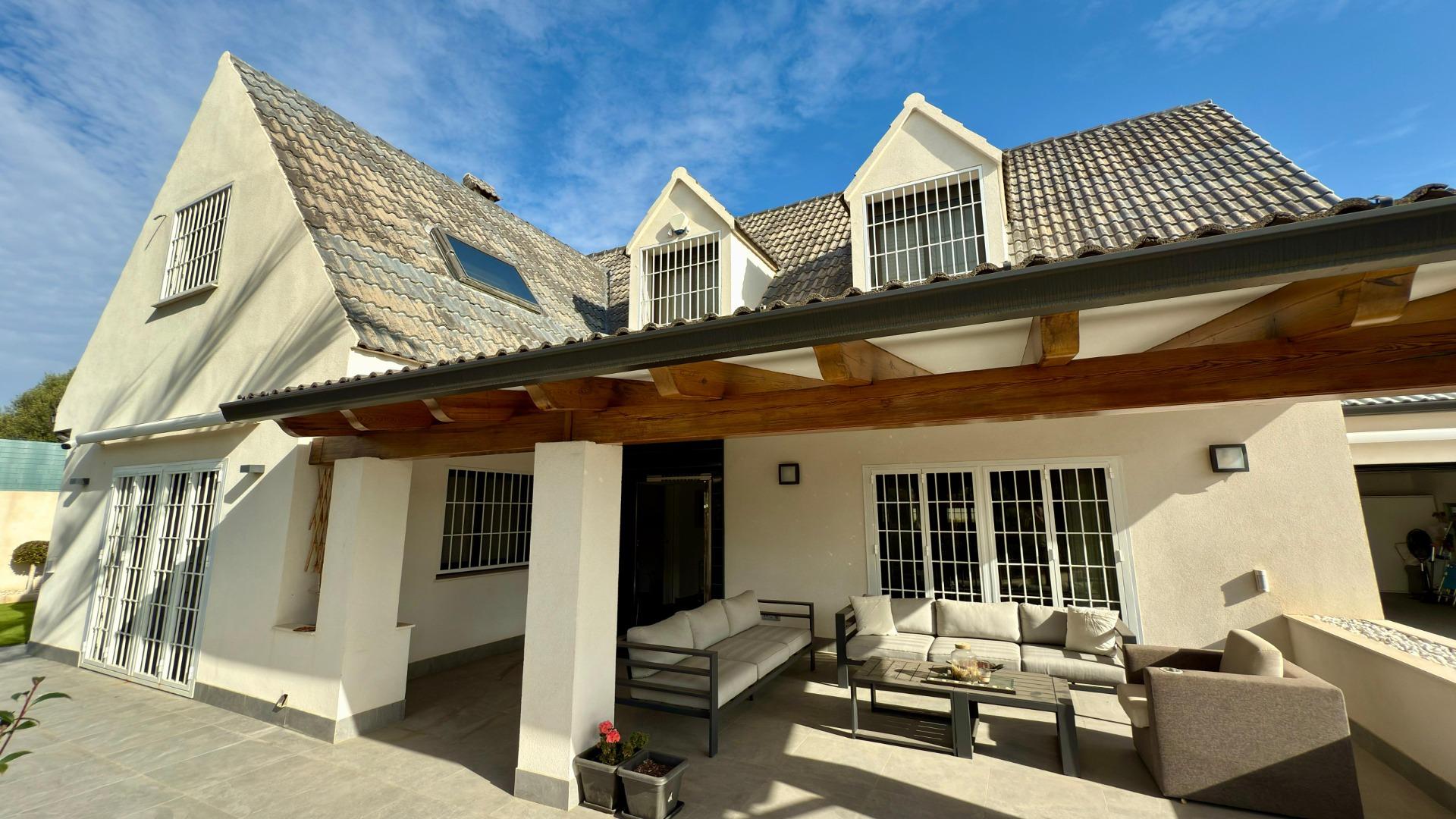 3-18-64 Detached villa with private pool and large plot