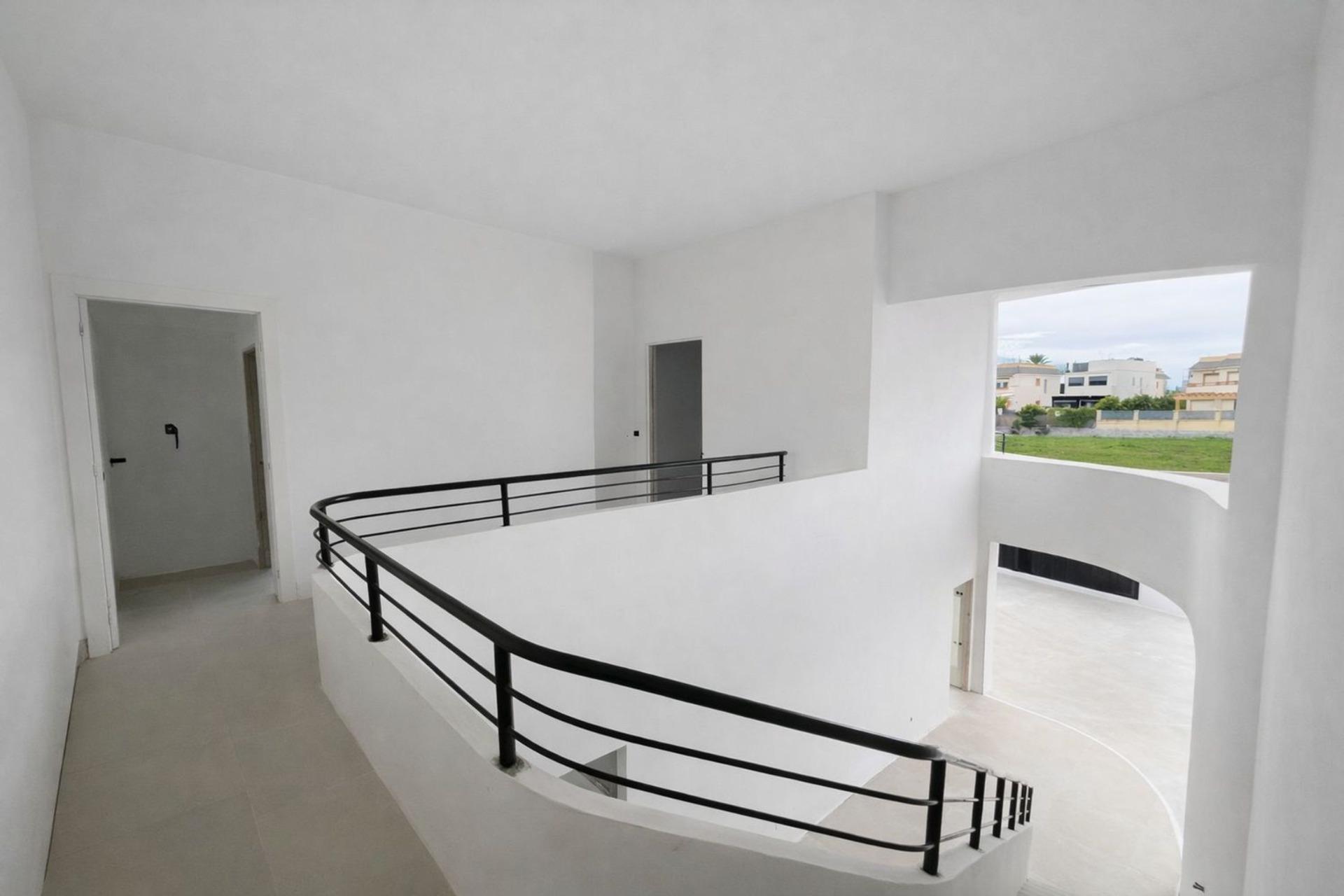Exclusiva Vivienda Unifamiliar de Lujo en La Font – Entrega Prevista Septiembre 2025