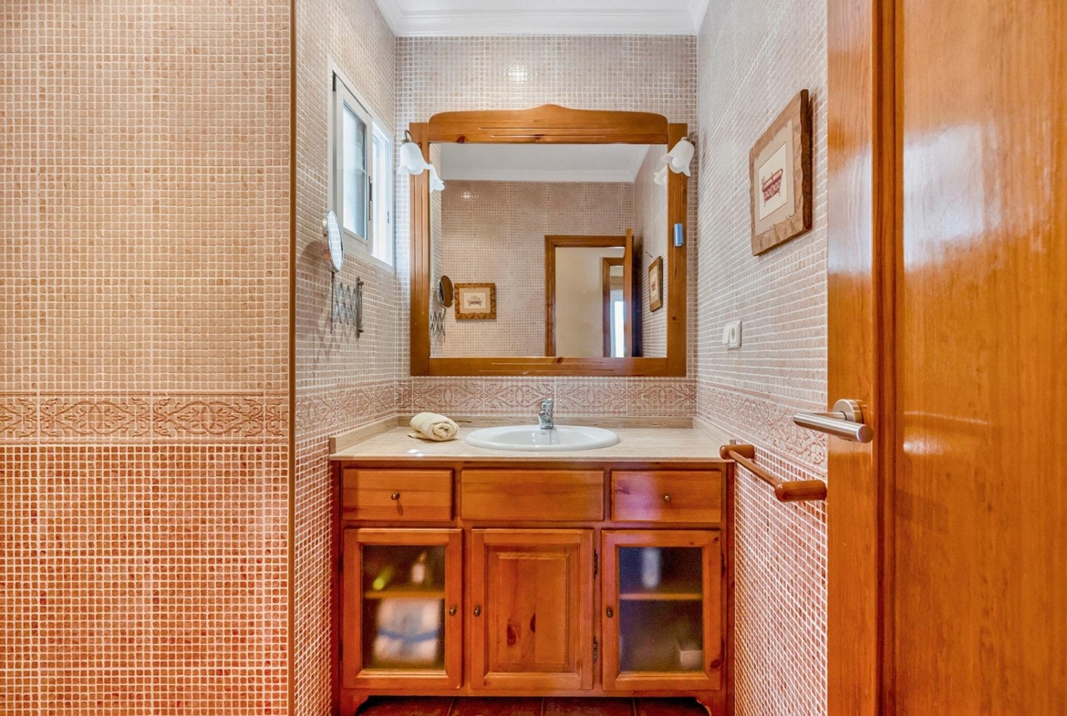 VILLA EN PUNTA PRIMA A 100 METROS DE PLAYA CON SUPERFICIE 212 M2. CON PARCELA DE 442 M2. CON PISCINA PRIVADA.