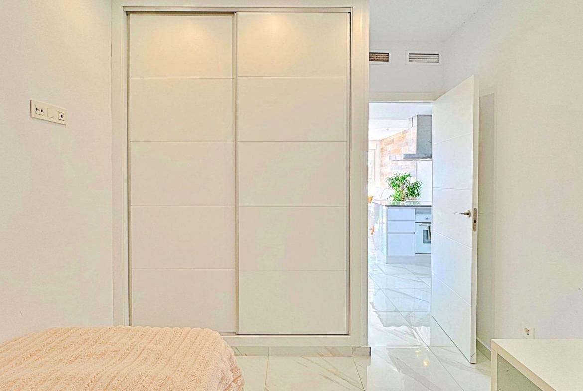 BUNGALOW EN LOS BALCONES CON ENORME SOLARIUM. 3 DORM. 3 BAÑOS. 113 M2 SUPERFICIE. PISCINA COMUNITARIA.